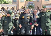 عطرافشانی مزار شهدای اردبیل در سالروز فتح خرمشهر؛ تجدید میثاق با رزمندگان اسلام