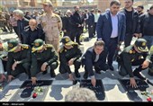 عطرافشانی مزار شهدای اردبیل در سالروز فتح خرمشهر؛ تجدید میثاق با رزمندگان اسلام