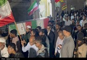 بدرقه پیکر شهید صیاد زید ماهیگیر لارکی در قشم؛ فریاد وحدت علیه جنایت صهیونیستی