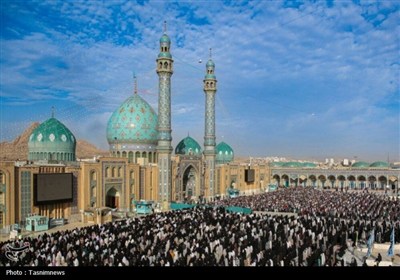 قرائت دعای عرفه و اقامه نماز عید قربان در مسجد جمکران