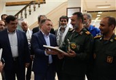 روحیه ایستادگی و خودباوری دفاع مقدس باید سرلوحه کار صنعتگران قرار گیرد