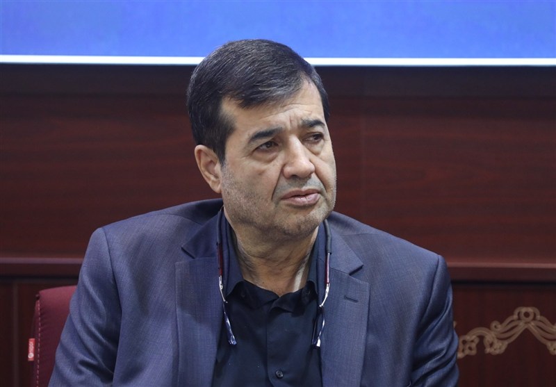 وزیر ورزش: از خانواده رهبر شهید، زندگی ساده را بیاموزیم