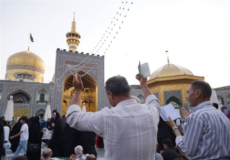 دعای عرفه , حرم امام رضا(ع) , مشهد مقدس , اخبار مشهد , خراسان رضوی , آستان قدس رضوی , اخبار استان خراسان رضوی , دعا , زائران , زائر رضوی , 