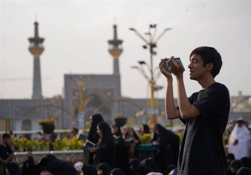 دعای عرفه , حرم امام رضا(ع) , مشهد مقدس , اخبار مشهد , خراسان رضوی , آستان قدس رضوی , اخبار استان خراسان رضوی , دعا , زائران , زائر رضوی , 