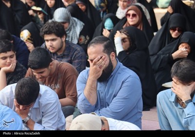 اصفهان در روز عرفه غرق در مناجات و نیایش شد