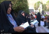 زمزمه‌های عاشقانه دعای عرفه در جوار مزار حاج قاسم