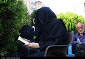 زمزمه‌های عاشقانه دعای عرفه در جوار مزار حاج قاسم