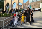 زمزمه‌های عاشقانه دعای عرفه در جوار مزار حاج قاسم