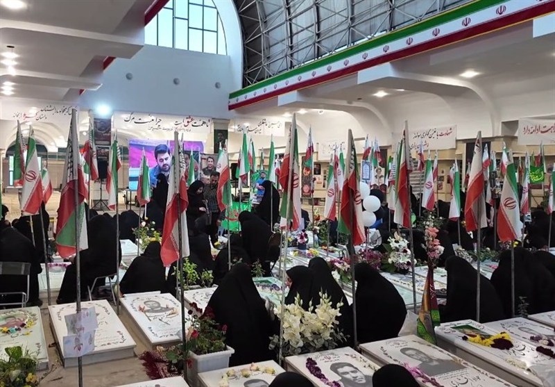 طنین دعای عرفه در گلزار شهدای تبریز