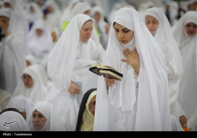 مراسم دعای عرفه در صحرای عرفات