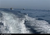 تشییع پیکر شهید صیاد زید ماهیگیر لارکی در  جزیره لارک