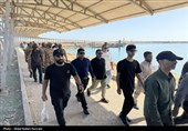 تشییع پیکر شهید صیاد زید ماهیگیر لارکی در  جزیره لارک