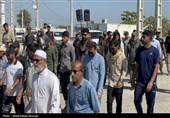 تشییع پیکر شهید صیاد زید ماهیگیر لارکی در  جزیره لارک