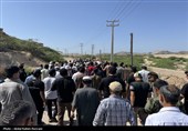 تشییع پیکر شهید صیاد زید ماهیگیر لارکی در  جزیره لارک