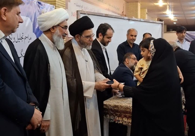 تجلیل از خانواده‌های 36 شهید جنگ تحمیلی سوم استان بوشهر