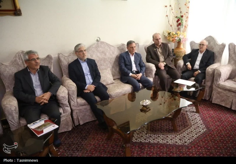 تجلیل وزیر علوم و استاندار زنجان از خانواده شهید ابراهیم نبوی
