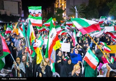 نودوهشتمین شب میدان‌داری مردم کردستان؛ میدان پرشورتر شد+فیلم