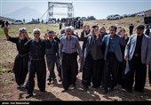تصاویر این مجموعه، گوشه‌ای از شکوه، احساس و هویت مردمانی را به تصویر می‌کشد که با حفظ سنت‌های خود، یاد و خاطره بزرگانشان را زنده نگه می‌دارند.