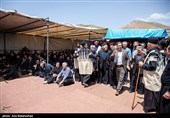 تصاویر این مجموعه، گوشه‌ای از شکوه، احساس و هویت مردمانی را به تصویر می‌کشد که با حفظ سنت‌های خود، یاد و خاطره بزرگانشان را زنده نگه می‌دارند.