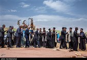 تصاویر این مجموعه، گوشه‌ای از شکوه، احساس و هویت مردمانی را به تصویر می‌کشد که با حفظ سنت‌های خود، یاد و خاطره بزرگانشان را زنده نگه می‌دارند.