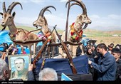 مراسم سنتی عزای کَتَل در شهرستان الیگودرز؛ آیینی ریشه‌دار در فرهنگ عشایر بختیاری که برای بزرگ‌مردان، کدخدایان و ریش‌سفیدان ایل برگزار می‌شود. این مراسم نمادی از احترام، وفاداری و پاسداشت جایگاه کسانی است که عمر خود را در خدمت به مردم و ایل سپری کرده‌اند.