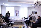 عیادت مهدی تاج و جمعی از مدیران استانی از حسن کامرانی‌فر