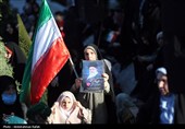 اهتزاز پرچم مزین به نام علی ولی الله (ع) بر فراز شهر همدان