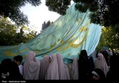 اهتزاز پرچم مزین به نام علی ولی الله (ع) بر فراز شهر همدان