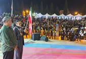 تجلیل از علمدار ایستاده در طوفان در اختتامیه 5 هزار نفری پاتوق جوانان