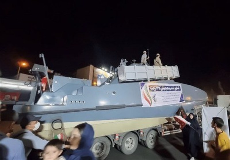 IRGC Navy Unveils New Assault Speedboat