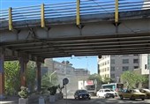ببینید| خاک خوری صبحگاهی زیر پل کریم‌ خان تهران