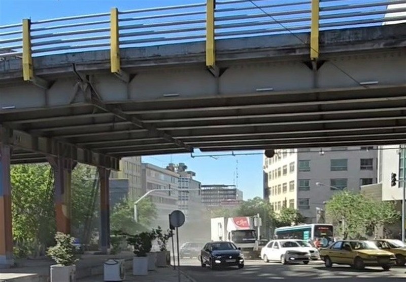 ببینید| خاک خوری صبحگاهی زیر پل کریم‌ خان