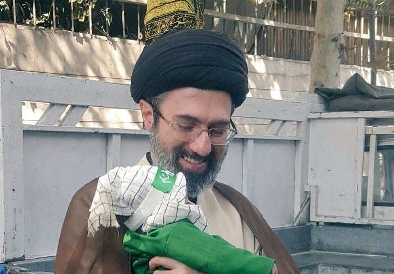 تصویر کمتر دیده شده از رهبر انقلاب آیت الله سید مجتبی خامنه‌ای