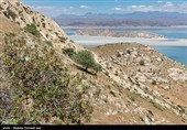 کبودان دره های زیادی دارد که مهم ترین آنها دره قوچ، دره گل ها و دره حسن آقا است.