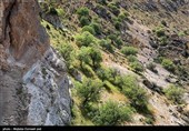 کبودان دره های زیادی دارد که مهم ترین آنها دره قوچ، دره گل ها و دره حسن آقا است.