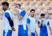 المنتخب الإیرانی یفقد "تششمی" فی ضربة البدایة فی کأس العالم.. وترقب لموقف ثلاثة لاعبین