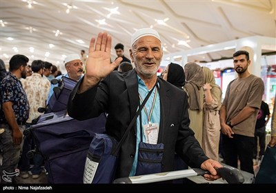 بازگشت نخستین گروه پروازی حجاج به مشهد