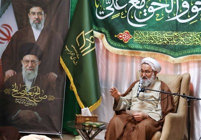 دوری از غرور؛ رمز موفقیت امام راحل و رهبر شهید