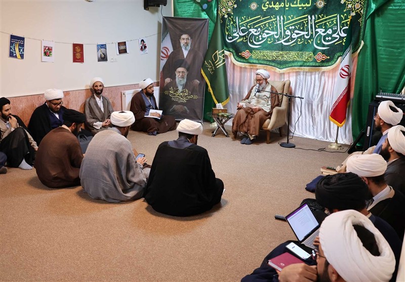 امام خمینی , شهید امام خامنه ای (ره) , آیت‌الله سید علی خامنه‌ای , آیت الله سید مجتبی خامنه‌ای , حوزه علمیه , حوزه پیشرو و سرآمد , وحدت حوزه و دانشگاه , 