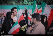 اهتزاز پرچم متبرک حرم امیرالمومنین(ع) در اجتماع مردمی ایران مقاوم در کرمان