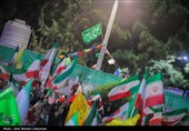 اهتزاز پرچم متبرک حرم امیرالمومنین(ع) در اجتماع مردمی ایران مقاوم در کرمان