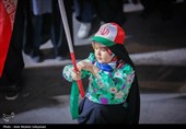 اهتزاز پرچم متبرک حرم امیرالمومنین(ع) در اجتماع مردمی ایران مقاوم در کرمان