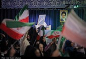 اهتزاز پرچم متبرک حرم امیرالمومنین(ع) در اجتماع مردمی ایران مقاوم در کرمان