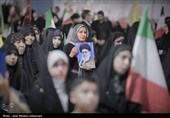 اهتزاز پرچم متبرک حرم امیرالمومنین(ع) در اجتماع مردمی ایران مقاوم در کرمان