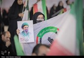 اهتزاز پرچم متبرک حرم امیرالمومنین(ع) در اجتماع مردمی ایران مقاوم در کرمان