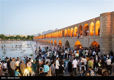 بازگشایی  آب زاینده رود
