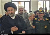 بازدید آیت‌الله عاملی از موکب‌های غدیر؛ 35 هزار پرس غذا میان مردم اردبیل توزیع شد