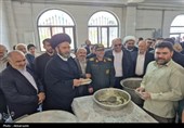 بازدید آیت‌الله عاملی از موکب‌های غدیر؛ 35 هزار پرس غذا میان مردم اردبیل توزیع شد