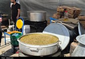 بازدید آیت‌الله عاملی از موکب‌های غدیر؛ 35 هزار پرس غذا میان مردم اردبیل توزیع شد