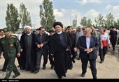 بازدید آیت‌الله عاملی از موکب‌های غدیر؛ 35 هزار پرس غذا میان مردم اردبیل توزیع شد